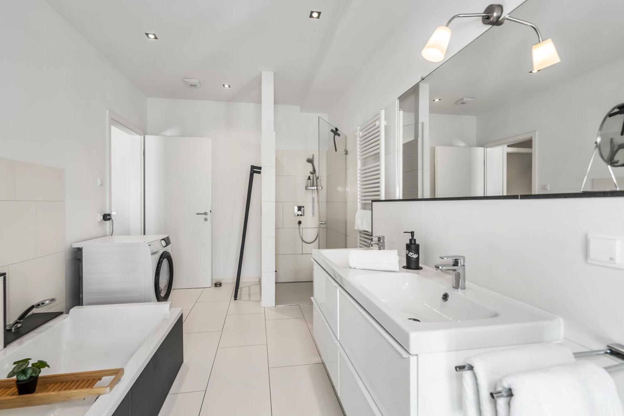 Appartamento Dnd Design Loft I 170Qm I Parken I Balkon I Workstation I Netflix I Kaffee I Waschmaschine I Trockner I Xbox I Ausblick Würzburg Esterno foto